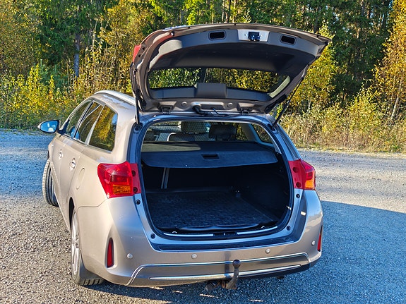 Toyota Auris 3 of 14