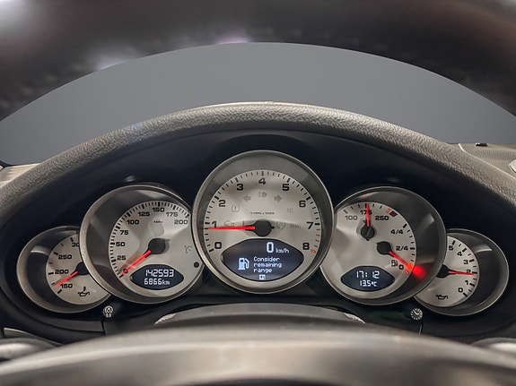 Porsche 911 Carrera 4S 13 of 22