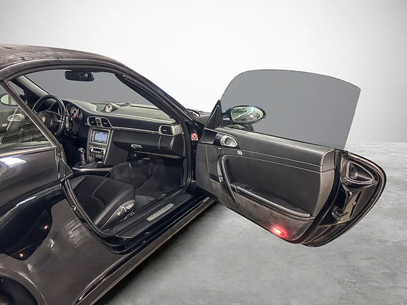 Porsche 911 Carrera 4S 17 of 22