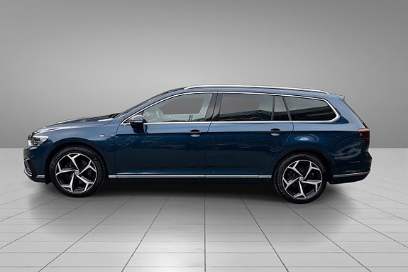 Volkswagen Passat 7 of 30