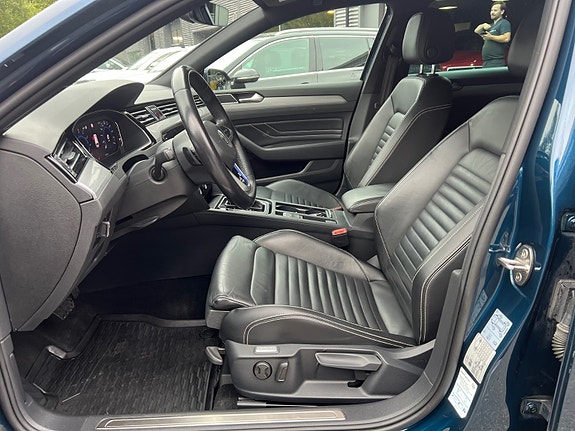 Volkswagen Passat 14 of 30