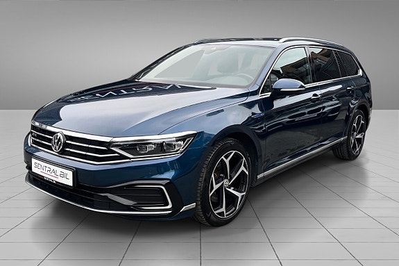 Volkswagen Passat 4 of 30