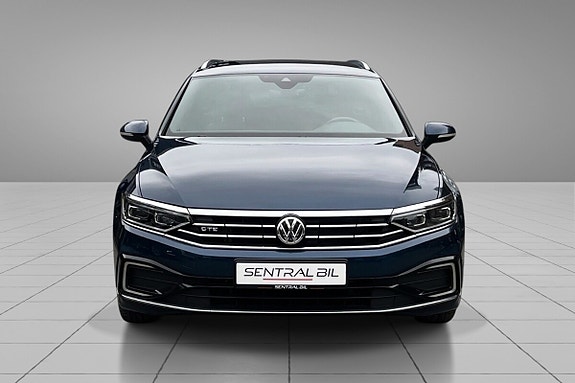 Volkswagen Passat 6 of 30