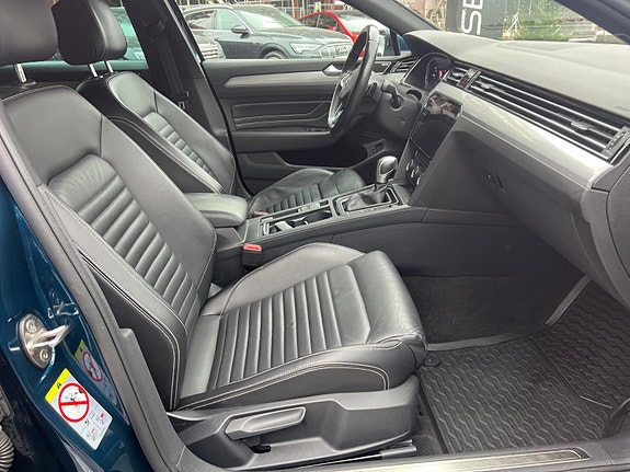 Volkswagen Passat 16 of 30