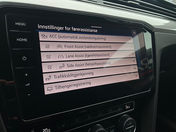 Volkswagen Passat 24 of 30