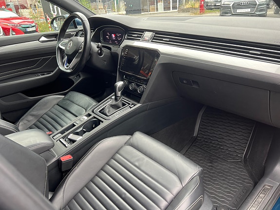 Volkswagen Passat 17 of 30