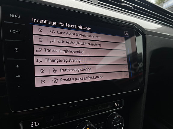 Volkswagen Passat 23 of 30