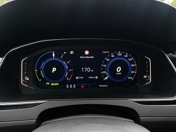 Volkswagen Passat 21 of 30