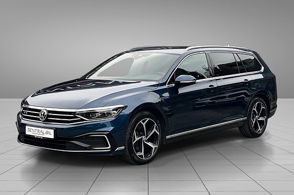 Volkswagen Passat 3 of 30