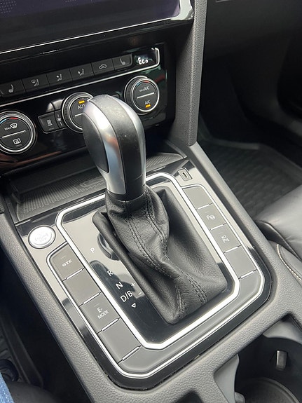 Volkswagen Passat 27 of 30