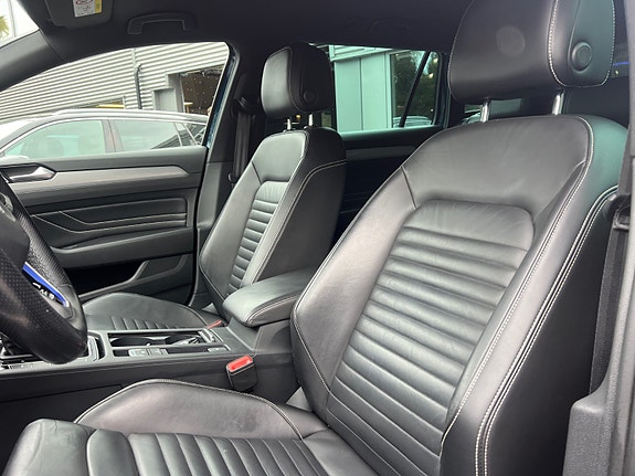 Volkswagen Passat 15 of 30