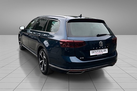 Volkswagen Passat 9 of 30