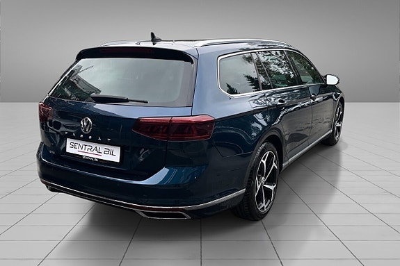 Volkswagen Passat 11 of 30