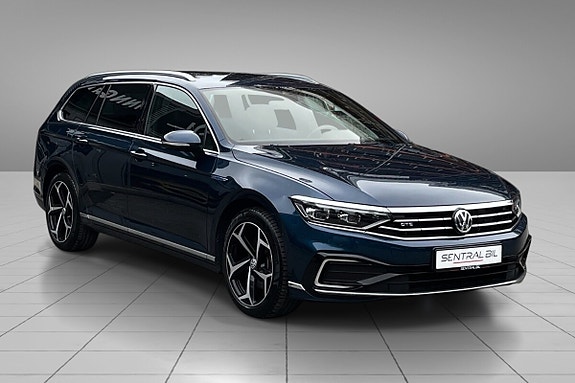 Volkswagen Passat 5 of 30
