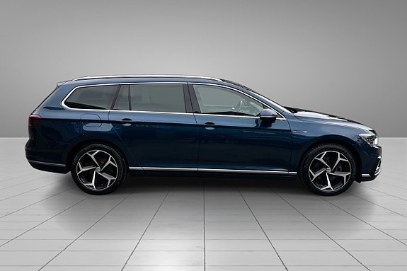 Volkswagen Passat 8 of 30