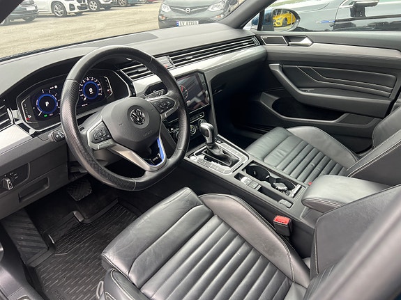 Volkswagen Passat 12 of 30