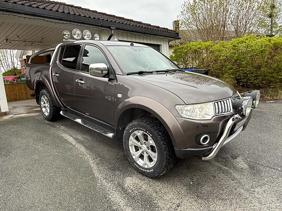 Mitsubishi L200 2 of 8
