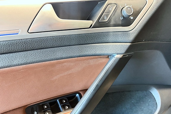 Volkswagen e-Golf VII 26 of 28