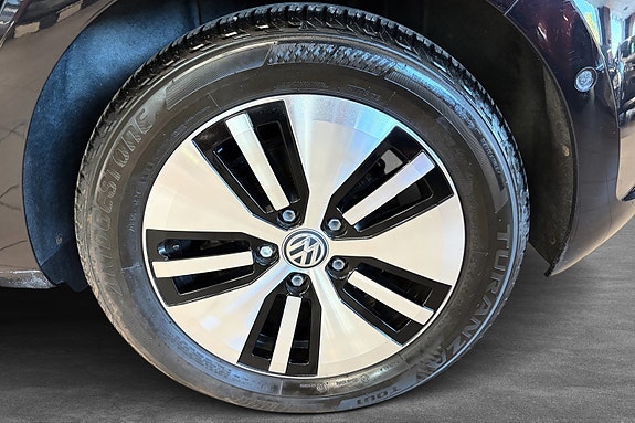 Volkswagen e-Golf VII 28 of 28