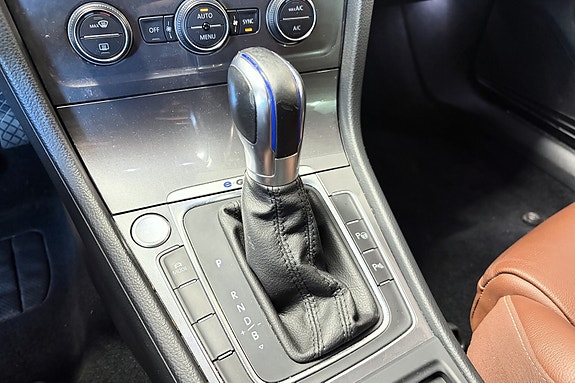 Volkswagen e-Golf VII 17 of 28