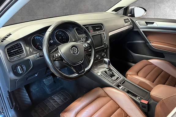Volkswagen e-Golf VII 10 of 28