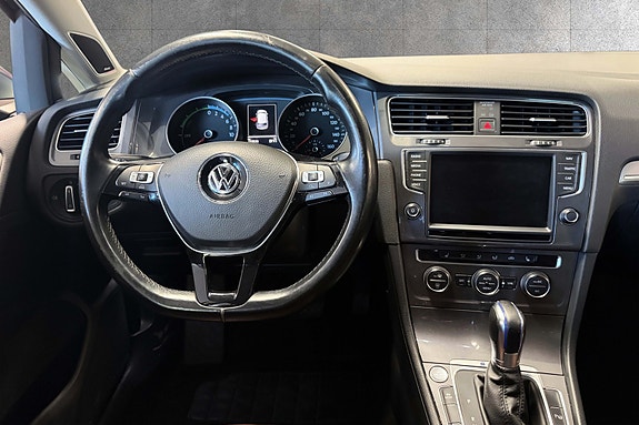 Volkswagen e-Golf VII 15 of 28