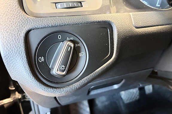 Volkswagen e-Golf VII 23 of 28