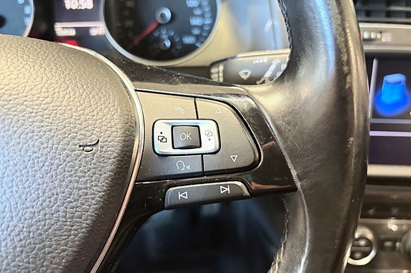 Volkswagen e-Golf VII 25 of 28
