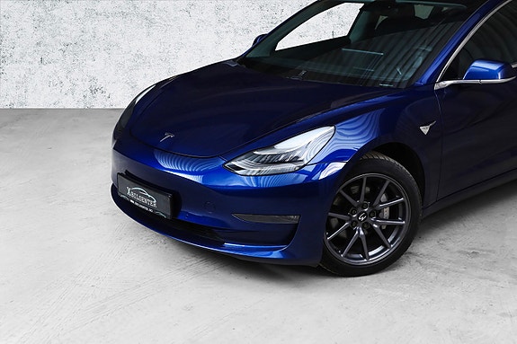 Tesla Model 3 3 of 19