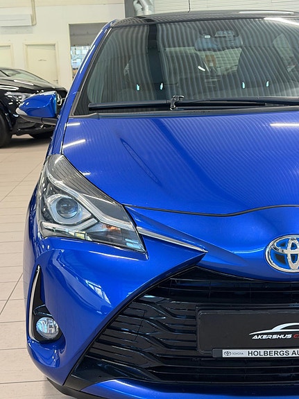 Toyota Yaris 9 of 30