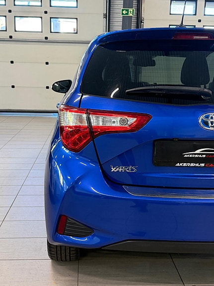 Toyota Yaris 17 of 30