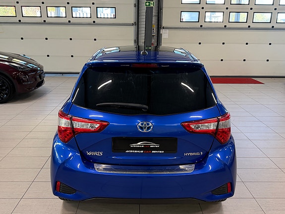 Toyota Yaris 13 of 30