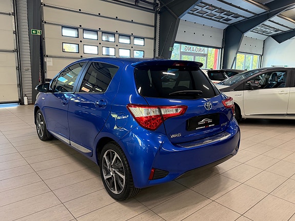 Toyota Yaris 15 of 30