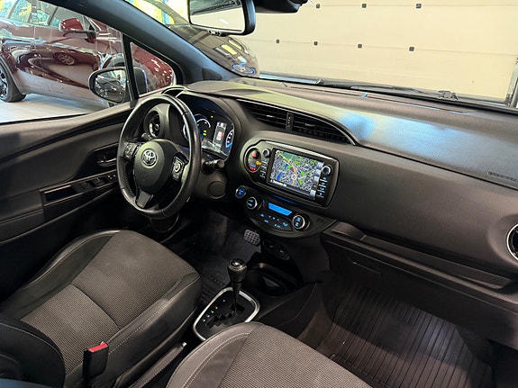 Toyota Yaris 23 of 30