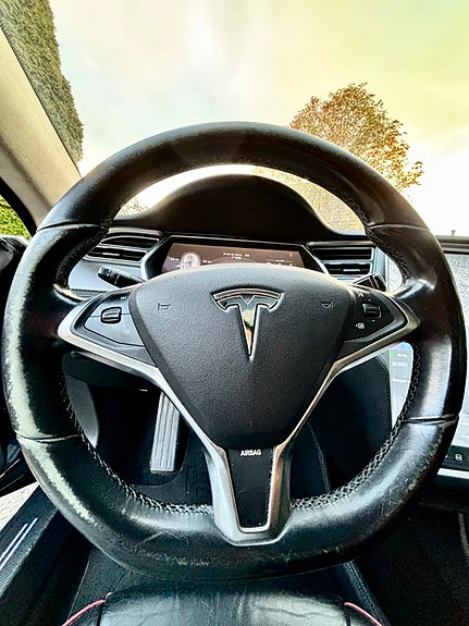 Tesla Model S 19 of 23