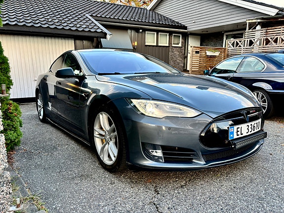 Tesla Model S 8 of 23