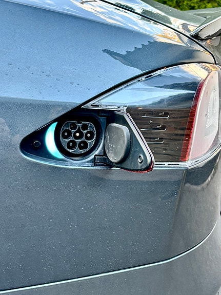 Tesla Model S 21 of 23
