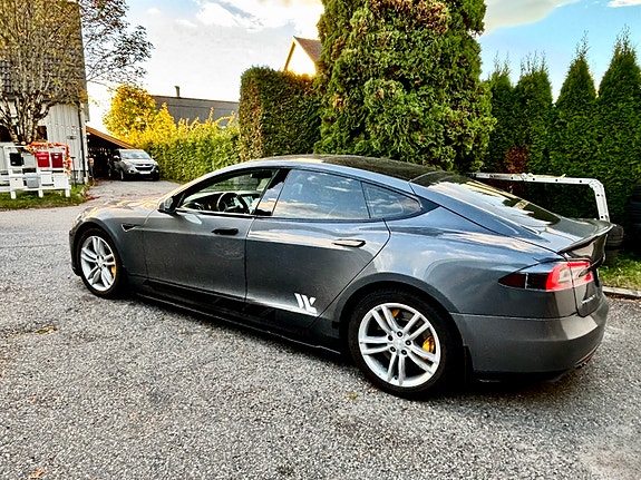 Tesla Model S 7 of 23