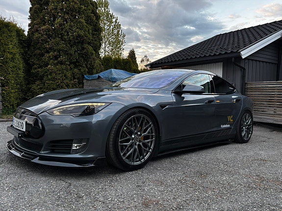 Tesla Model S 2 of 23