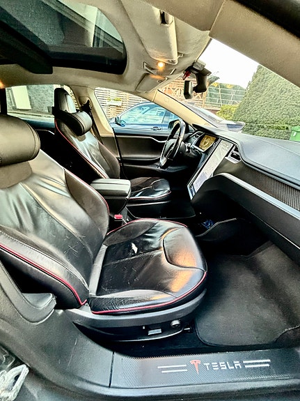 Tesla Model S 11 of 23