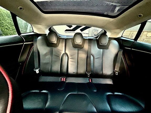 Tesla Model S 13 of 23