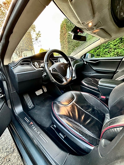 Tesla Model S 17 of 23