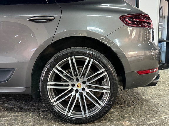 Porsche Macan S 6 of 30