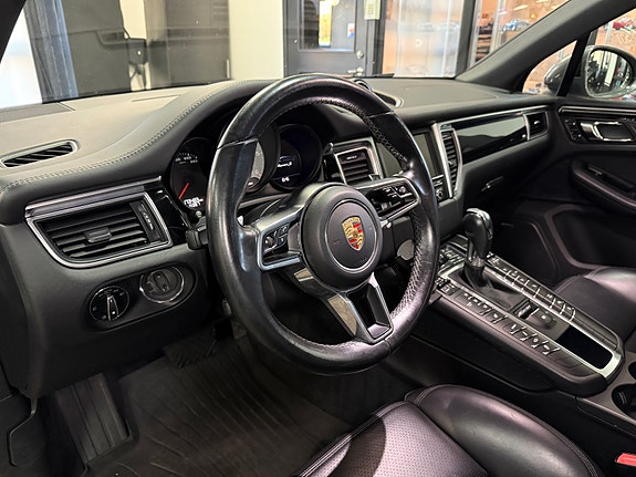 Porsche Macan S 26 of 30