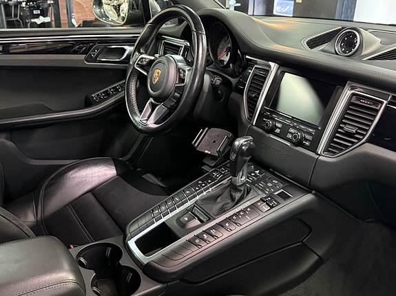 Porsche Macan S 9 of 30