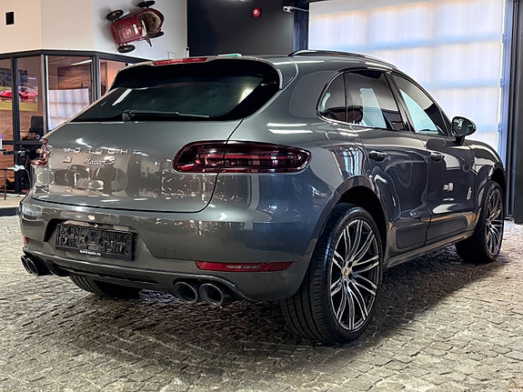 Porsche Macan S 3 of 30