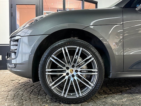 Porsche Macan S 11 of 30