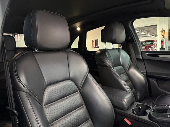 Porsche Macan S 16 of 30