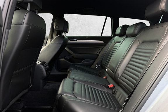 Volkswagen Passat 12 of 30