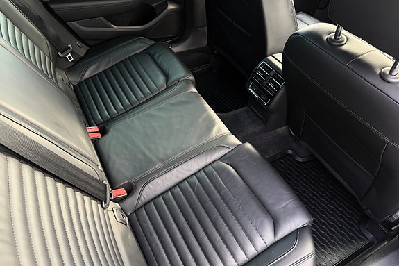 Volkswagen Passat 14 of 30